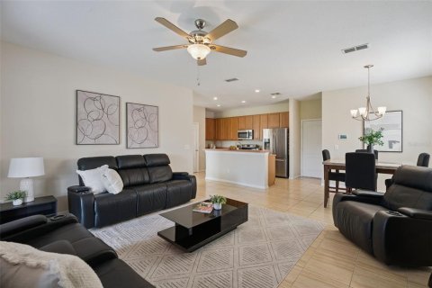 House in MAGNOLIA PARK in Sanford, Florida 4 bedrooms, 320.05 sq.m. № 2231690 - photo 19