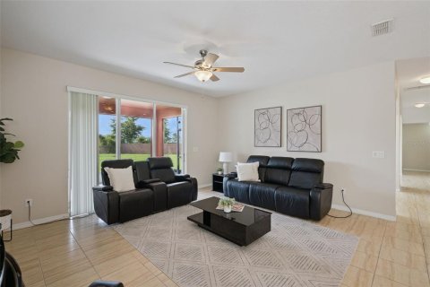 House in MAGNOLIA PARK in Sanford, Florida 4 bedrooms, 320.05 sq.m. № 2231690 - photo 16