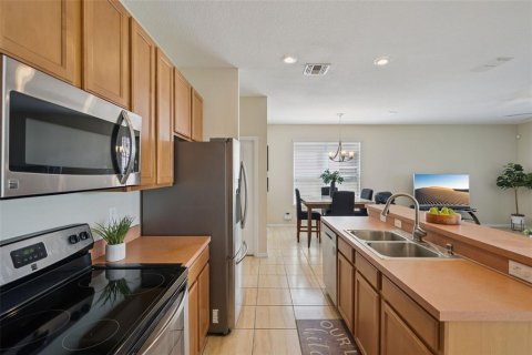 House in MAGNOLIA PARK in Sanford, Florida 4 bedrooms, 320.05 sq.m. № 2231690 - photo 24