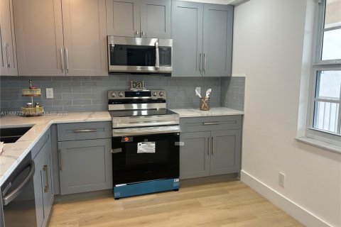 Condo in Pompano Beach, Florida, 3 bedrooms  № 1705973 - photo 11