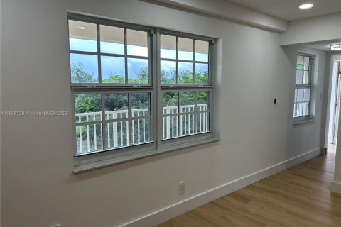 Condo in Pompano Beach, Florida, 3 bedrooms  № 1705973 - photo 2