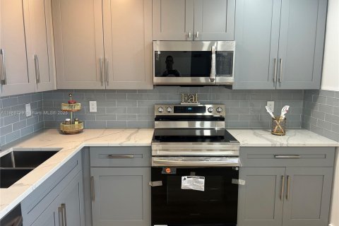 Condo in Pompano Beach, Florida, 3 bedrooms  № 1705973 - photo 14