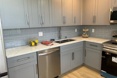 Condo in Pompano Beach, Florida, 3 bedrooms  № 1705973 - photo 10