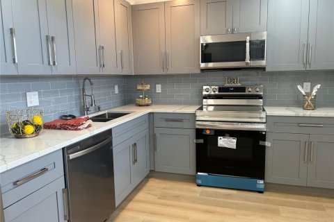 Condo in Pompano Beach, Florida, 3 bedrooms  № 1705973 - photo 4