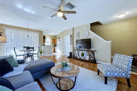 Townhouse in Tampa, Florida 2 bedrooms, 106.47 sq.m. № 2199029 - photo 10