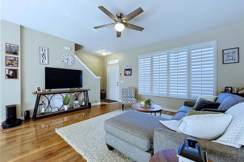 Townhouse in Tampa, Florida 2 bedrooms, 106.47 sq.m. № 2199029 - photo 9
