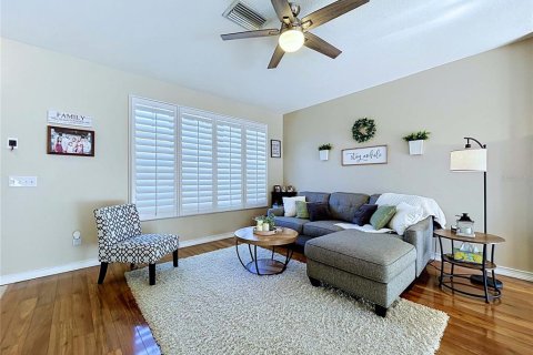Townhouse in Tampa, Florida 2 bedrooms, 106.47 sq.m. № 2199029 - photo 8