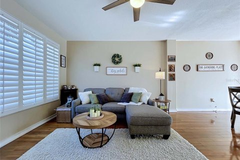 Townhouse in Tampa, Florida 2 bedrooms, 106.47 sq.m. № 2199029 - photo 7