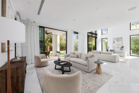 Купить виллу или дом в Саут-Майами, Флорида 5 спален, 378.02м2, № 1995639 - фото 17