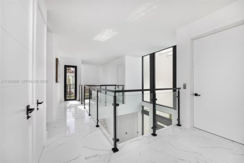 Купить виллу или дом в Саут-Майами, Флорида 5 спален, 378.02м2, № 1995639 - фото 24