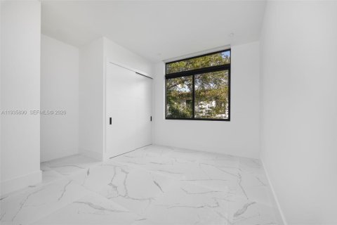 Купить виллу или дом в Саут-Майами, Флорида 5 спален, 378.02м2, № 1995639 - фото 27