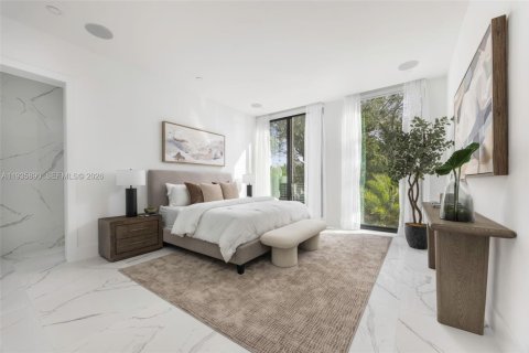 Купить виллу или дом в Саут-Майами, Флорида 5 спален, 378.02м2, № 1995639 - фото 30