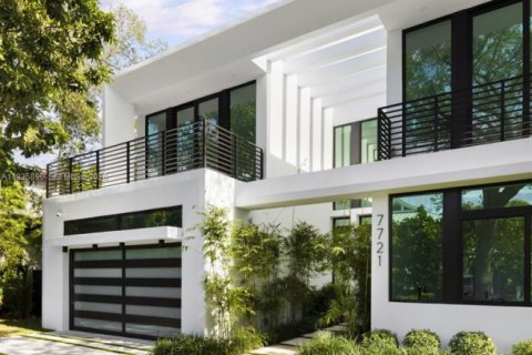 Купить виллу или дом в Саут-Майами, Флорида 5 спален, 378.02м2, № 1995639 - фото 3