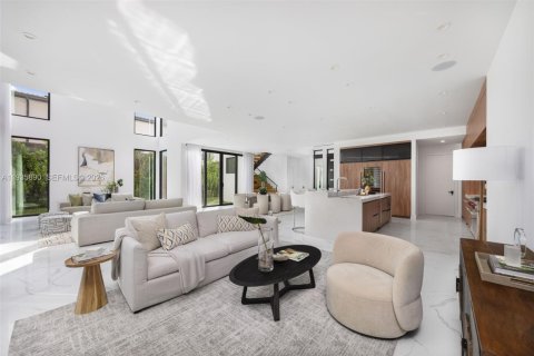 Купить виллу или дом в Саут-Майами, Флорида 5 спален, 378.02м2, № 1995639 - фото 15