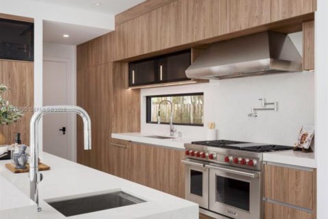 Купить виллу или дом в Саут-Майами, Флорида 5 спален, 378.02м2, № 1995639 - фото 14