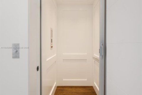 Купить виллу или дом в Саут-Майами, Флорида 5 спален, 378.02м2, № 1995639 - фото 25