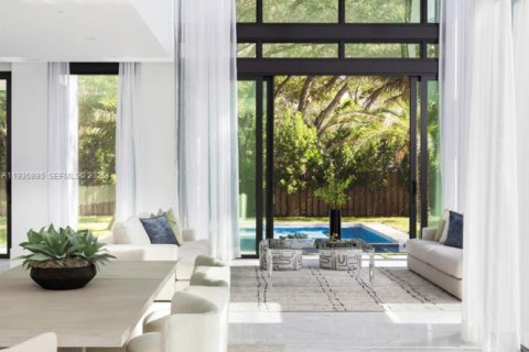 Купить виллу или дом в Саут-Майами, Флорида 5 спален, 378.02м2, № 1995639 - фото 8