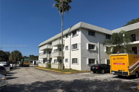 Condo in Miami, Florida, 1 bedroom  № 1994263 - photo 15