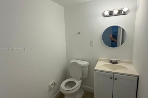 Condo in Miami, Florida, 1 bedroom  № 1994263 - photo 5