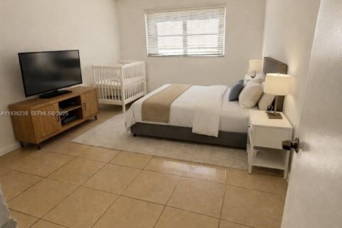 Condo in Miami, Florida, 1 bedroom  № 1994263 - photo 2