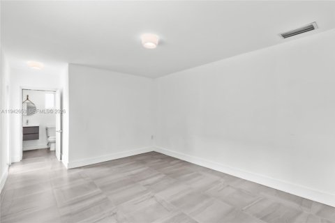 House in Miami, Florida 5 bedrooms, 210.42 sq.m. № 1999438 - photo 28