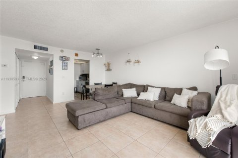 Copropriété à vendre à North Miami, Floride: 1 chambre, 67.17 m2 № 2189945 - photo 5