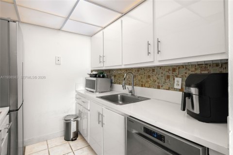Copropriété à vendre à North Miami, Floride: 1 chambre, 67.17 m2 № 2189945 - photo 7