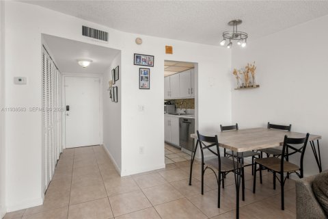 Copropriété à vendre à North Miami, Floride: 1 chambre, 67.17 m2 № 2189945 - photo 9