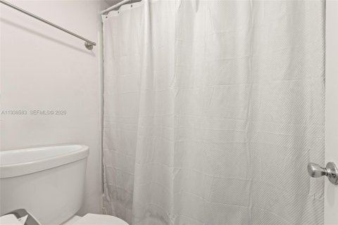 Copropriété à vendre à North Miami, Floride: 1 chambre, 67.17 m2 № 2189945 - photo 17