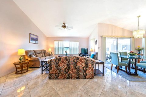 House in Punta Gorda, Florida 2 bedrooms, 131.09 sq.m. № 1553315 - photo 3