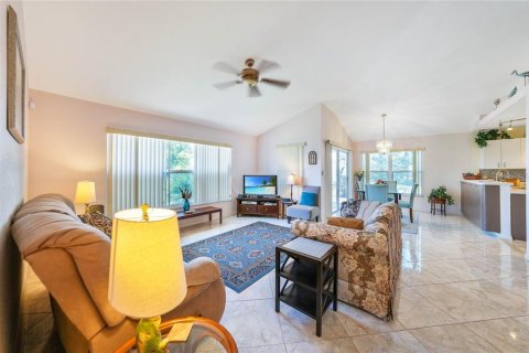 House in Punta Gorda, Florida 2 bedrooms, 131.09 sq.m. № 1553315 - photo 4