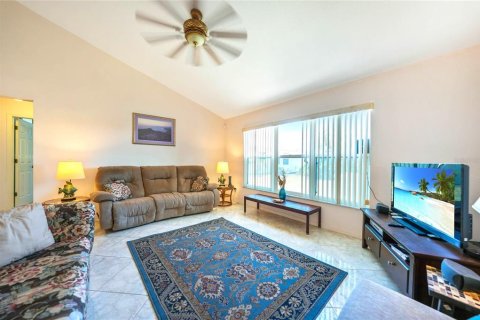 House in Punta Gorda, Florida 2 bedrooms, 131.09 sq.m. № 1553315 - photo 2