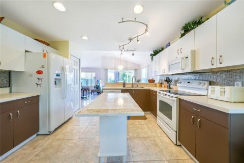 House in Punta Gorda, Florida 2 bedrooms, 131.09 sq.m. № 1553315 - photo 18