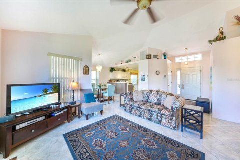 House in Punta Gorda, Florida 2 bedrooms, 131.09 sq.m. № 1553315 - photo 5