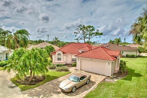 House in Punta Gorda, Florida 2 bedrooms, 131.09 sq.m. № 1553315 - photo 1