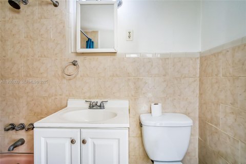 Condo in Miami Beach, Florida  № 1993430 - photo 6