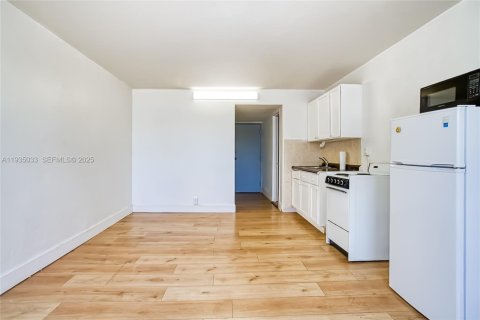 Condo in Miami Beach, Florida  № 1993430 - photo 3