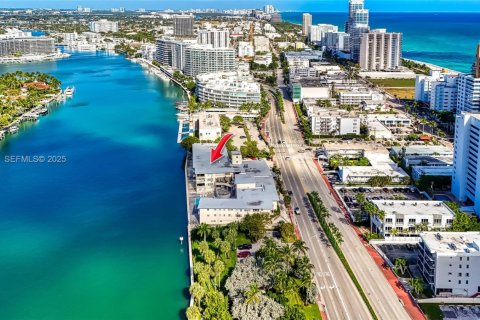 Condo in Miami Beach, Florida  № 1993430 - photo 22