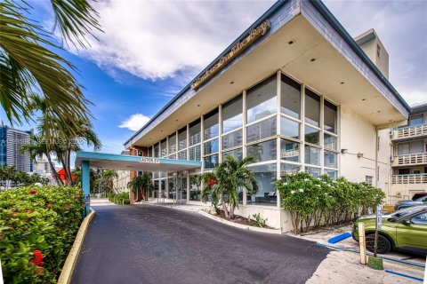 Condo in Miami Beach, Florida  № 1993430 - photo 12