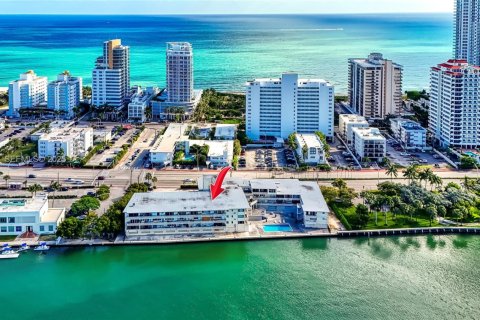 Condo in Miami Beach, Florida  № 1993430 - photo 21
