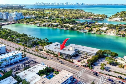 Condo in Miami Beach, Florida  № 1993430 - photo 19