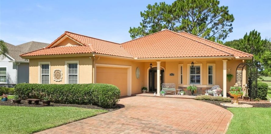House in Tavares, Florida 3 bedrooms, 200.3 sq.m. № 2236085