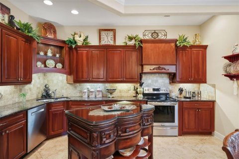 House in Tavares, Florida 3 bedrooms, 200.3 sq.m. № 2236085 - photo 8
