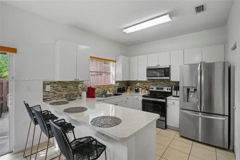 Townhouse in Miramar, Florida 4 bedrooms, 180.14 sq.m. № 1955111 - photo 9