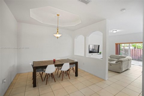 Townhouse in Miramar, Florida 4 bedrooms, 180.14 sq.m. № 1955111 - photo 7