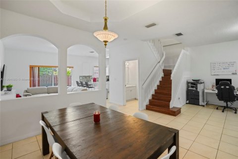 Townhouse in Miramar, Florida 4 bedrooms, 180.14 sq.m. № 1955111 - photo 6