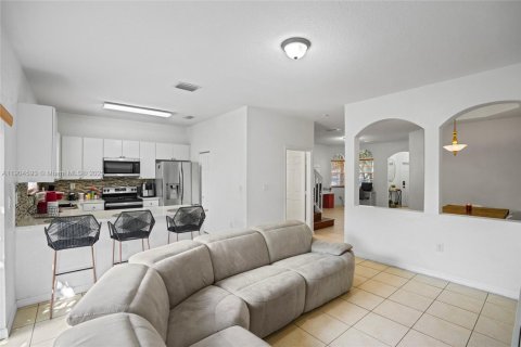 Townhouse in Miramar, Florida 4 bedrooms, 180.14 sq.m. № 1955111 - photo 14