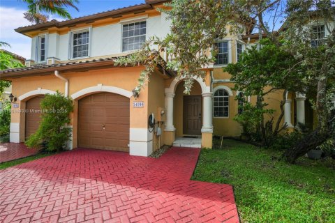 Townhouse in Miramar, Florida 4 bedrooms, 180.14 sq.m. № 1955111 - photo 4