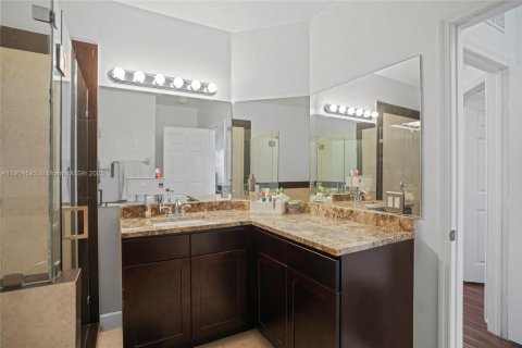 Townhouse in Miramar, Florida 4 bedrooms, 180.14 sq.m. № 1955111 - photo 25