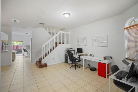 Townhouse in Miramar, Florida 4 bedrooms, 180.14 sq.m. № 1955111 - photo 18